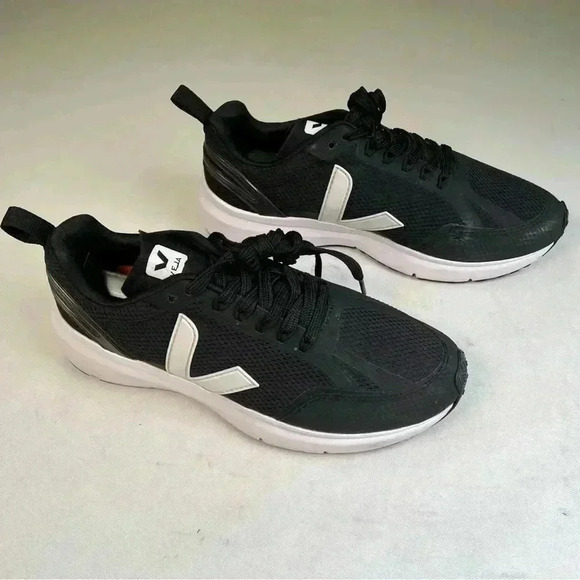 VEJA
WOMEN'S CONDOR 2 ALVEOMESH BLACK WHITE
$195.00 Sz 8 like new - Picture 5 of 12